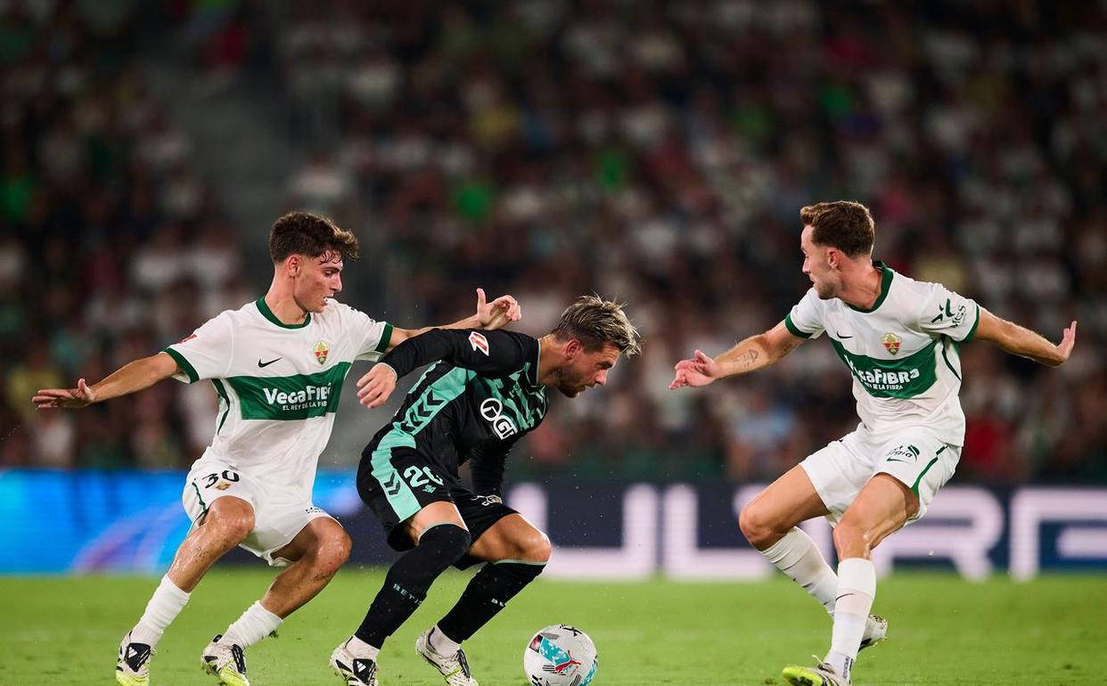 23岁马竞旧将绝平救主，助西甲升班马逼平皇家贝蒂斯